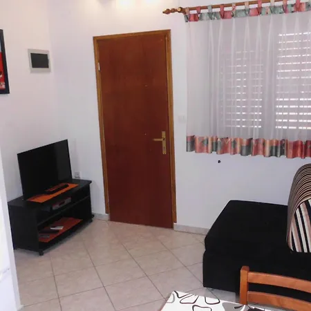 Ema Apartment *