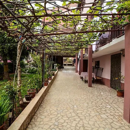 Apartment Ema *