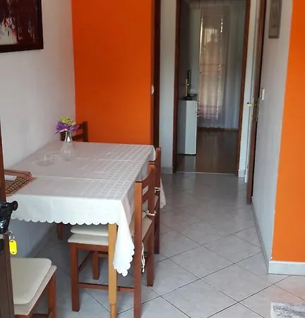 Ema Apartment *